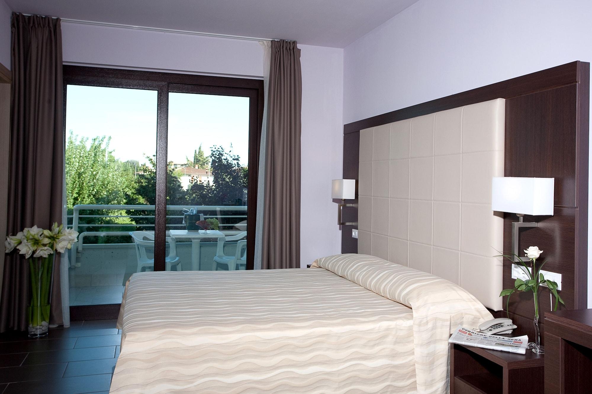 Hotel Porto Azzurro Sirmione Luaran gambar