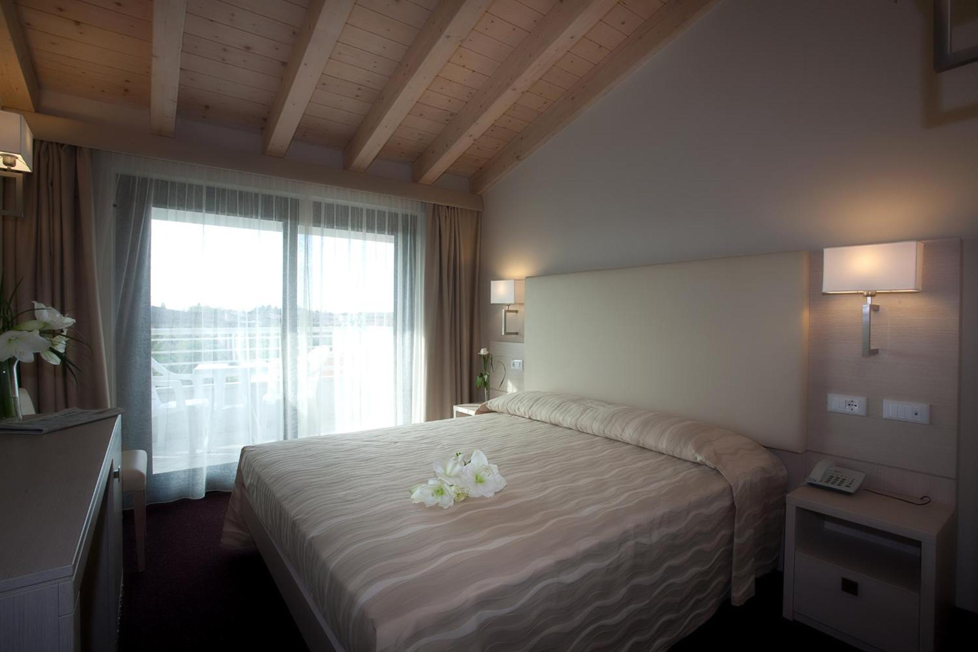Hotel Porto Azzurro Sirmione Luaran gambar