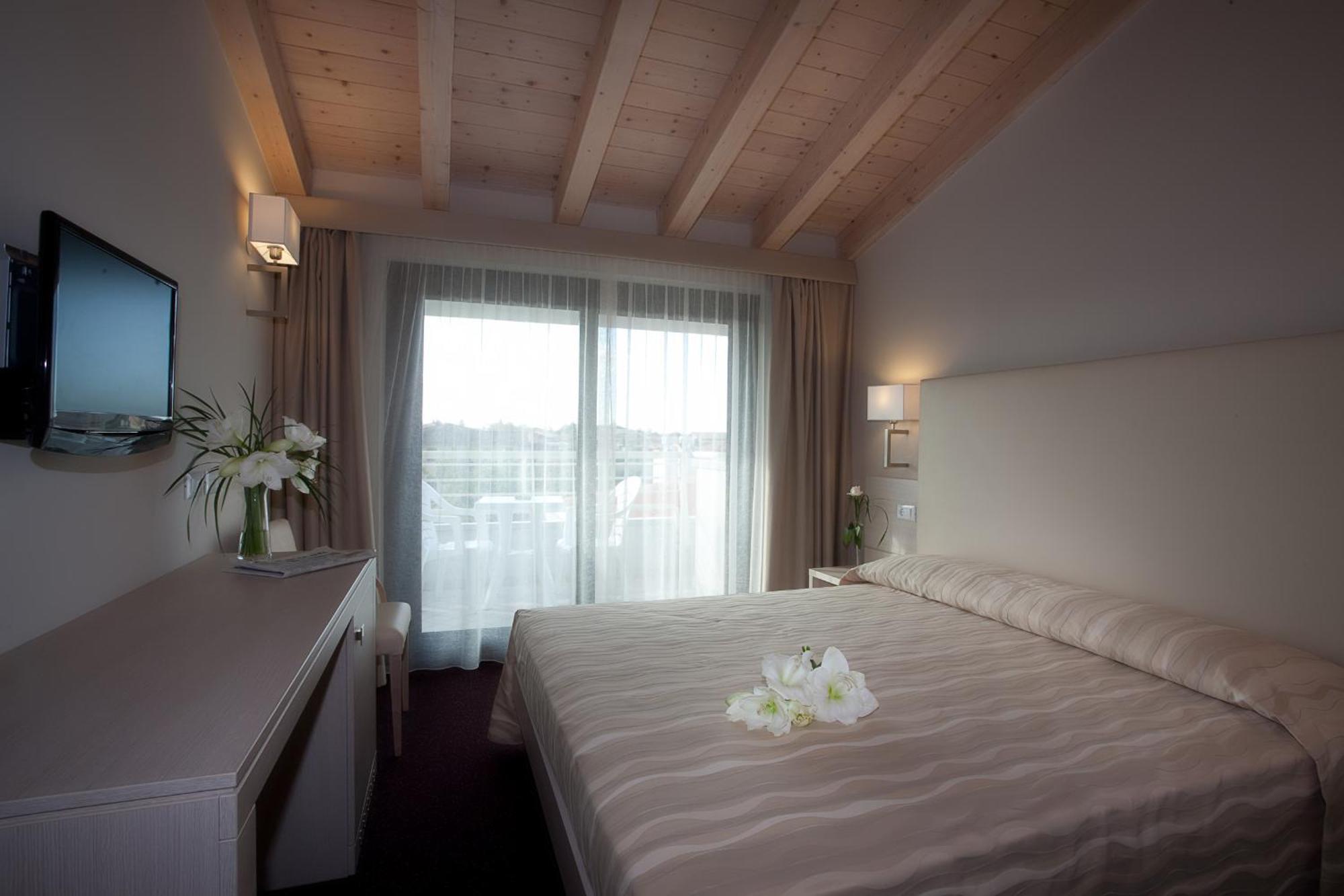 Hotel Porto Azzurro Sirmione Luaran gambar