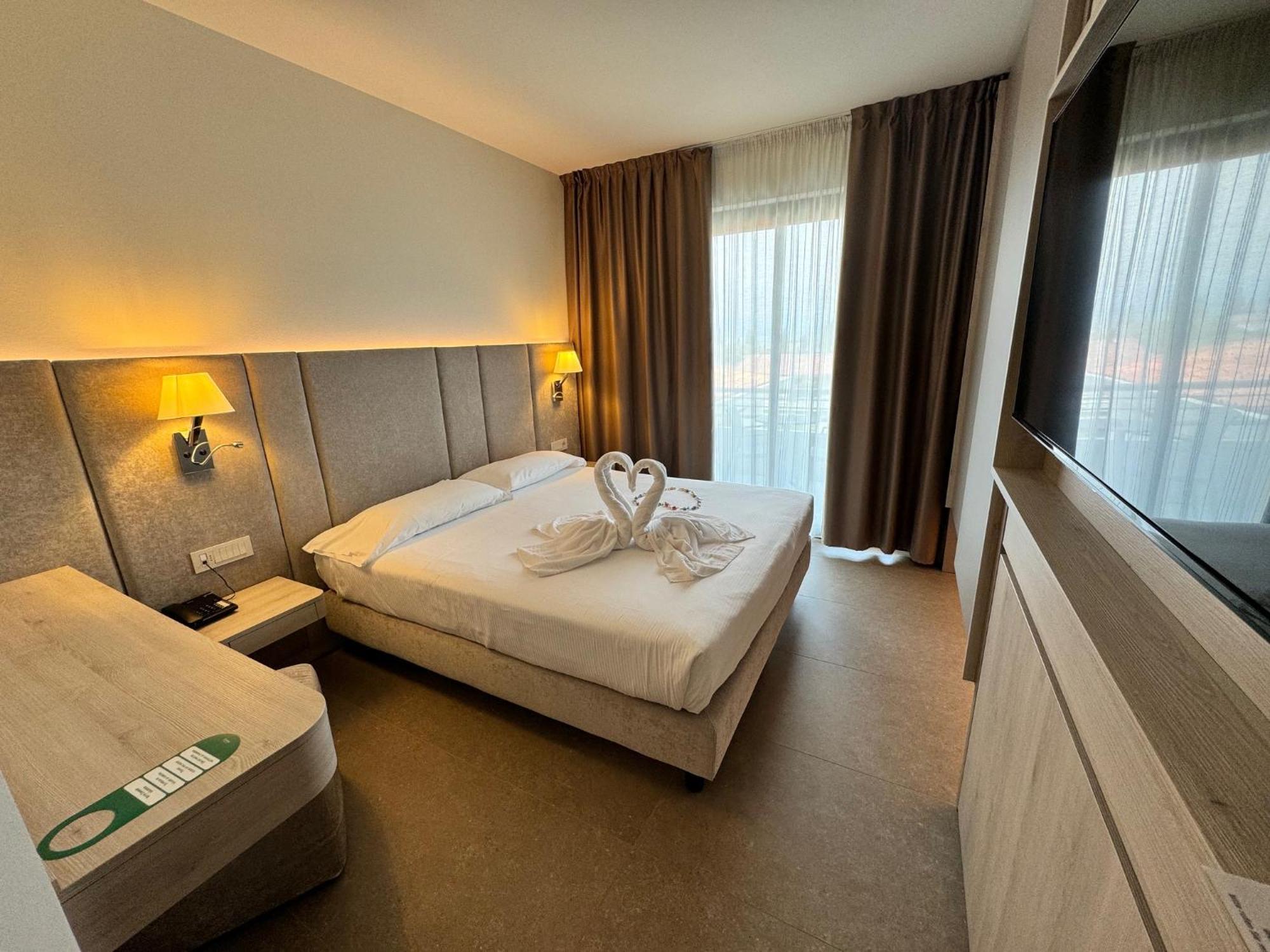 Hotel Porto Azzurro Sirmione Luaran gambar